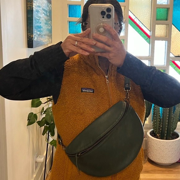 Made in SPAIN HANDMADE sling belt bag. Barcelona. Genuine butter soft Leather. - Picture 8 of 17